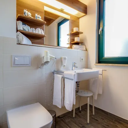 Lagovida Hafenhaus C Am Stoermthaler Hébergement de vacances Grosspoesna